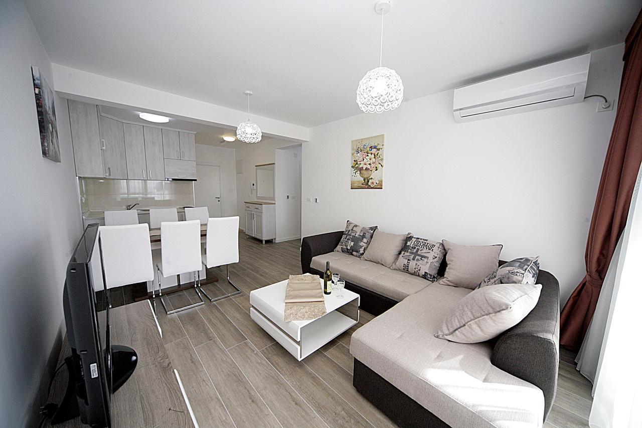 Sea Star Apartment Dobra Voda Εξωτερικό φωτογραφία