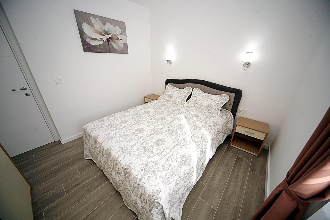 Sea Star Apartment Dobra Voda Εξωτερικό φωτογραφία