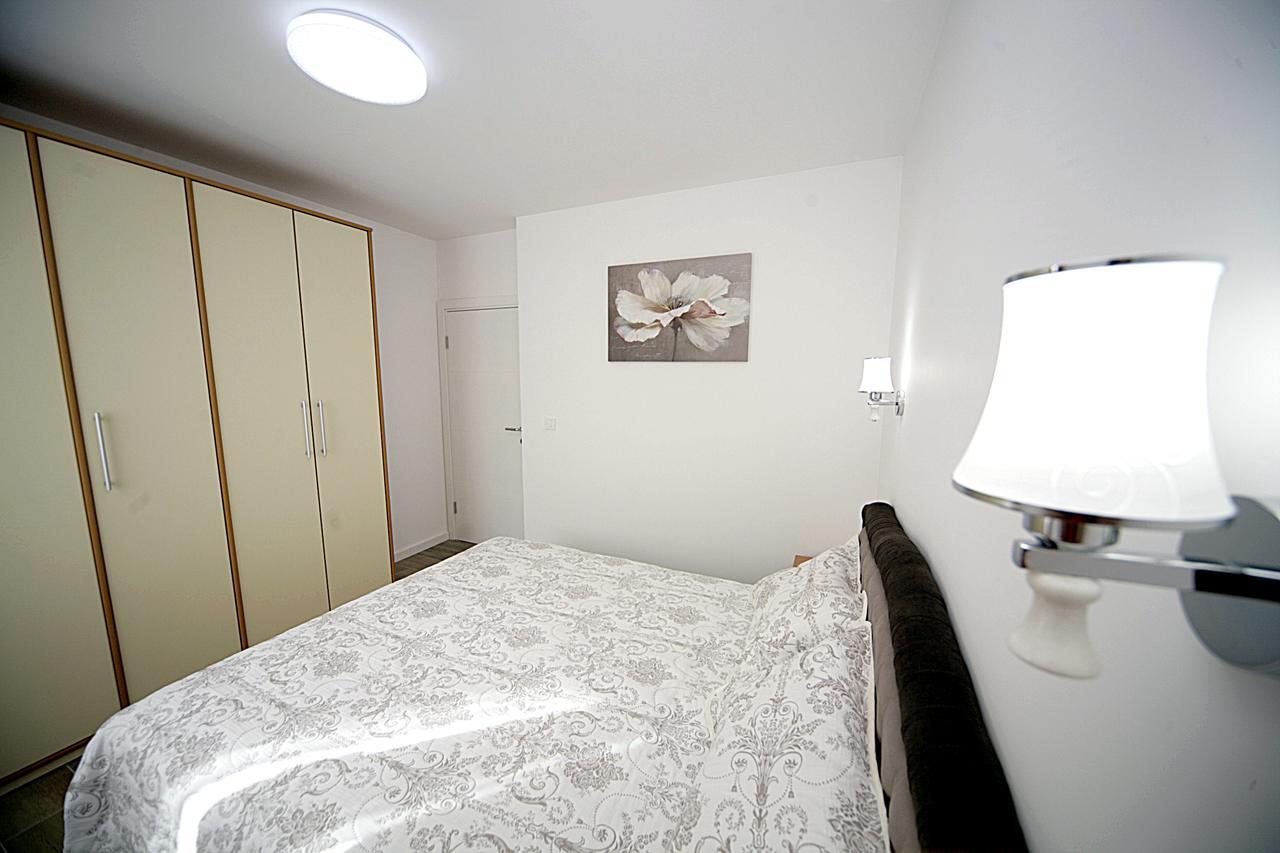 Sea Star Apartment Dobra Voda Εξωτερικό φωτογραφία